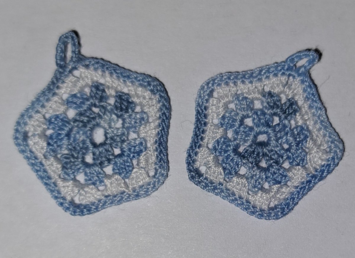 Pot holders 2 pcs white and blue - handmade by Cindy Magnusson