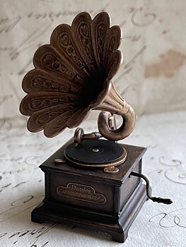 Vintage Gramophone - unfinished resin - from Alison Davies