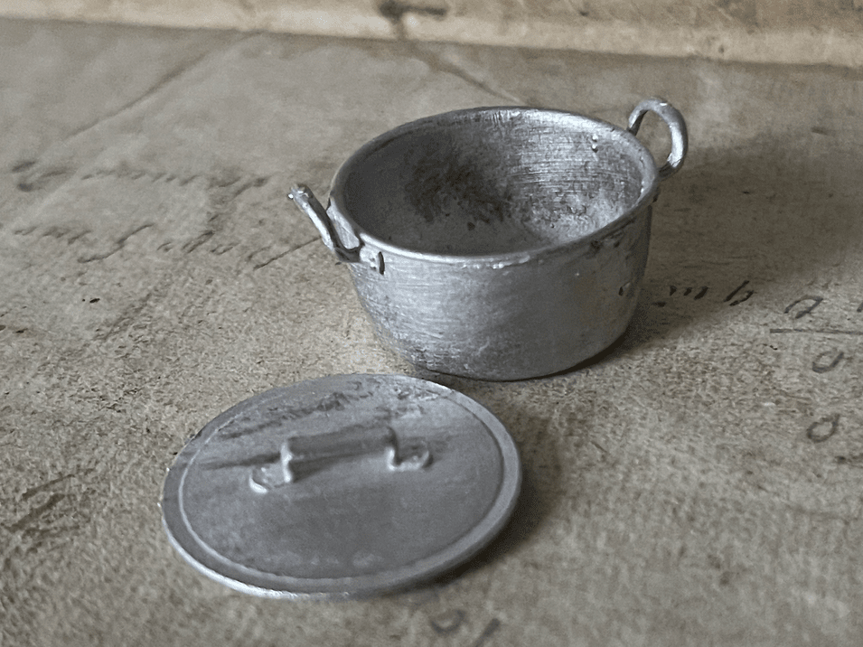 low cooiking pot with lid - Alison Davies