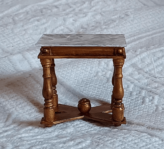 Litet bord- handgjord av Erik Lindstrand