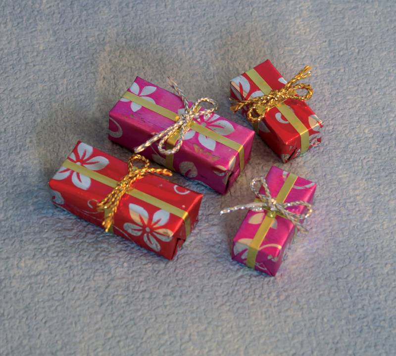 Brown Parcel 4 pcs red and pink