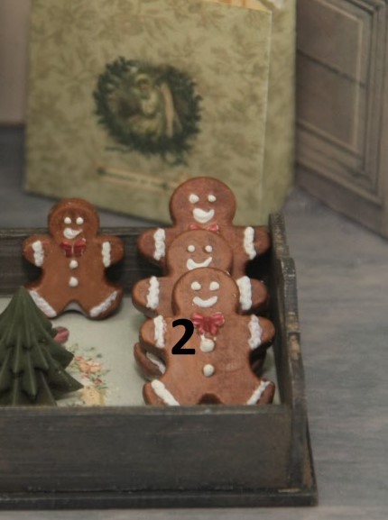 Två omålade pepparkaksfigurer i resin - från Art of Mini