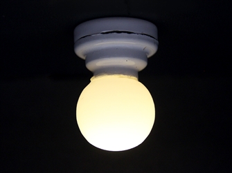 LED Klotlampa med vit fattning