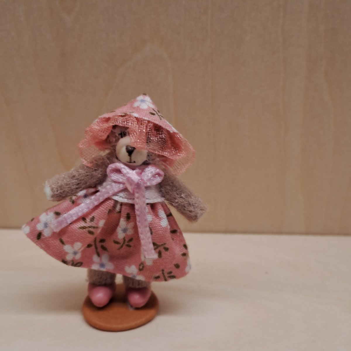 Nalle Rosa med rosa klänning