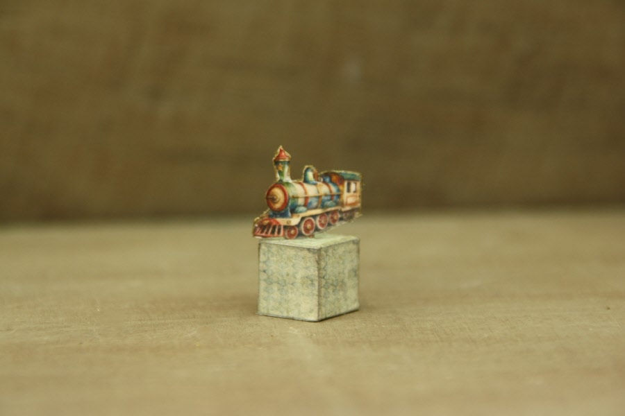 Toy box with train - kit from Art of Mini