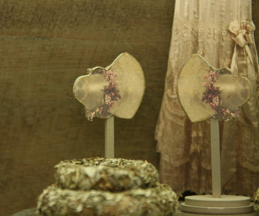 Small hat stand made in wood for decration- from Art of Mini