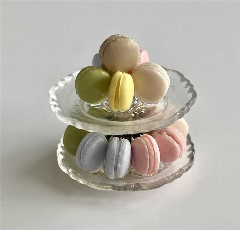 Cake plate with macarons - Sandra Vikström