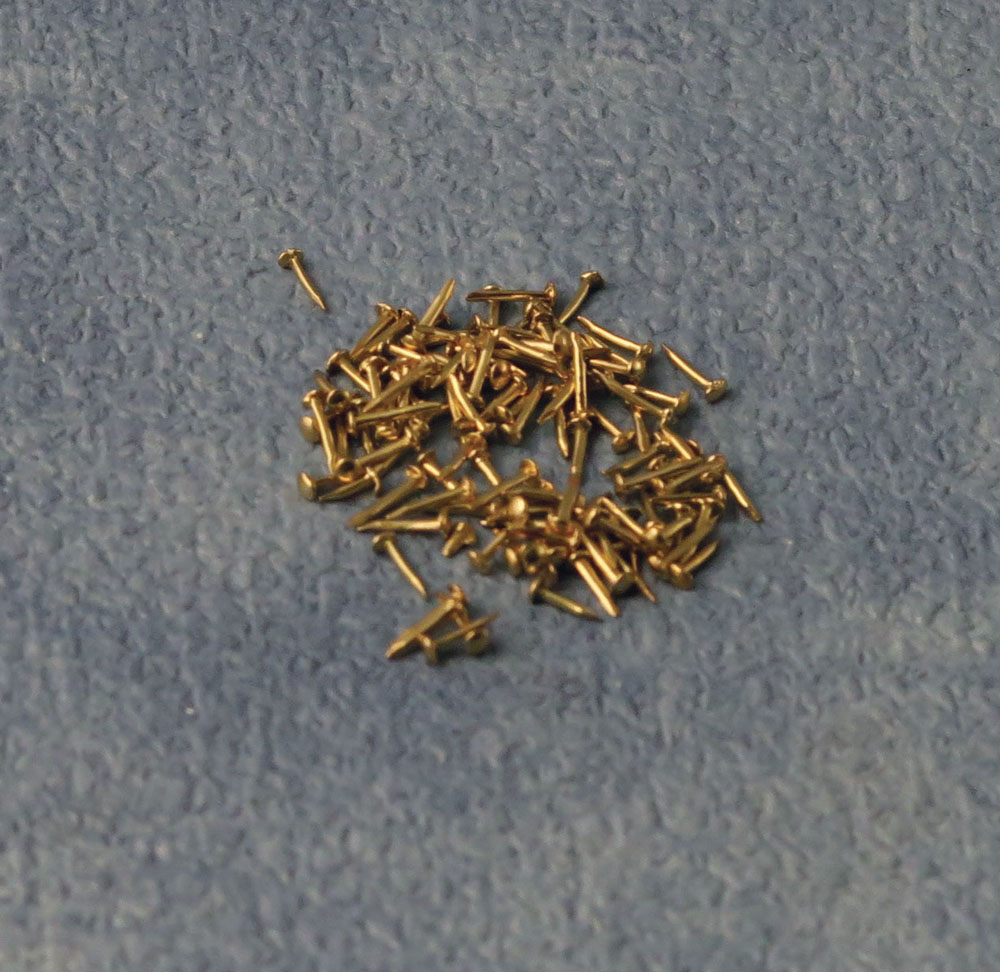 Nails in mässing color 4 mm - 100 pcs