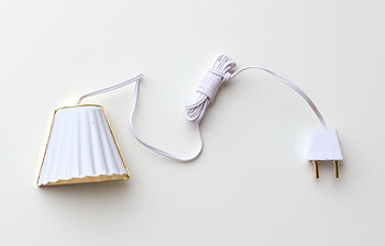 Vägglampa veckad skärm