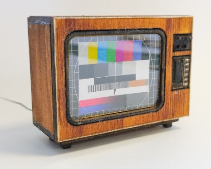 TV - byggsats i plywood-från Nukkekoti Väinölä - 2