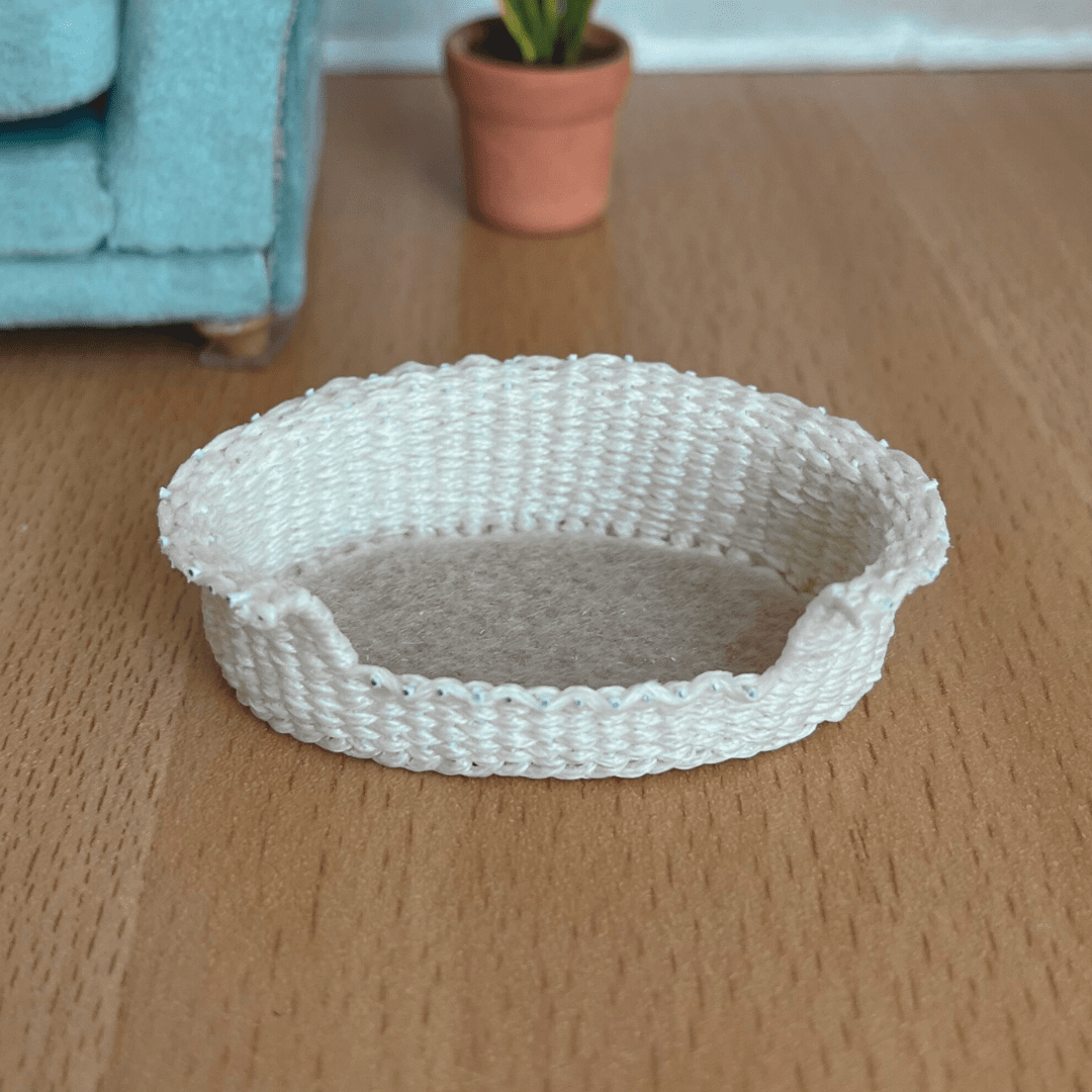 Handbraided cat bed white - Debbie Lennmark