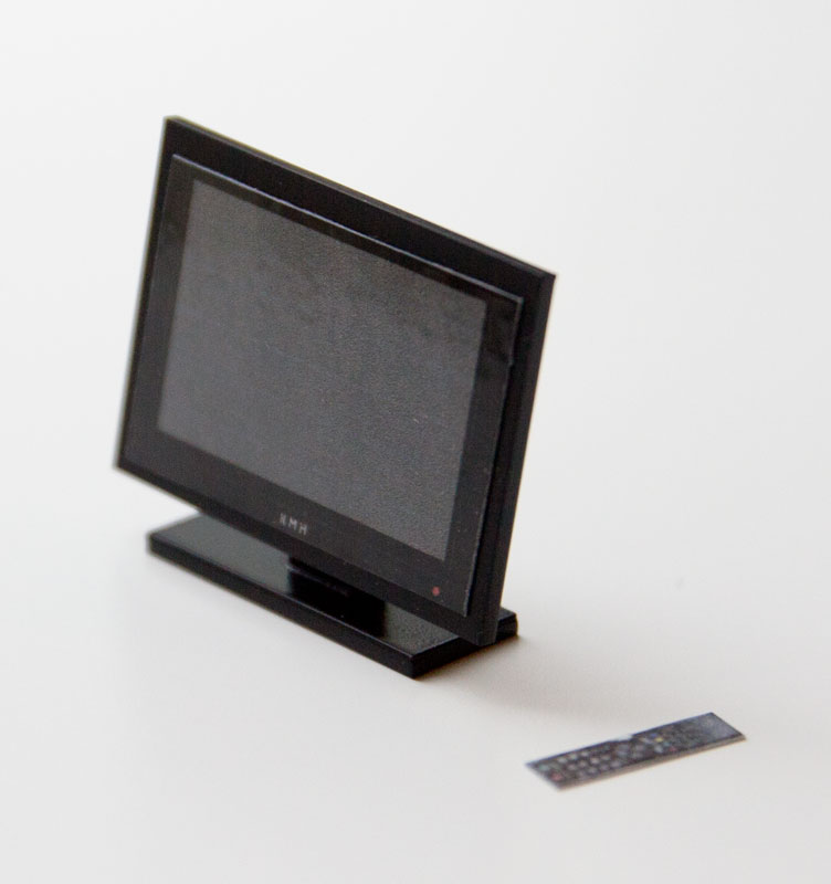 Flatt scren TV with remote controll blue