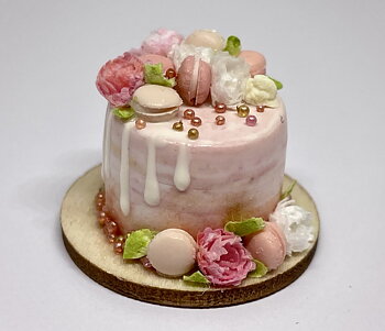 Pink, tall cake - Sandra Vikström