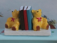 Bookstand, teddies