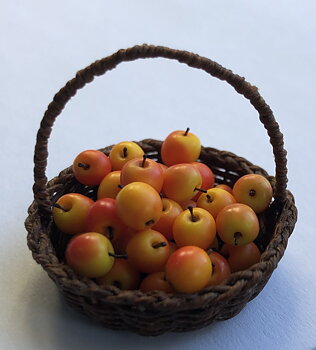Fruitbasket - large with small apples  -Charlotte Jagter