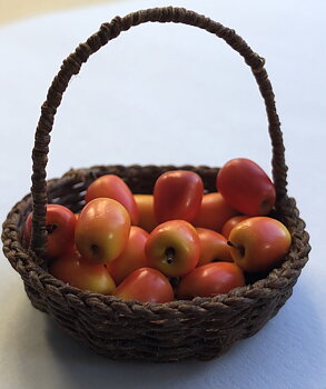 Fruitbasket - with large apples  -Charlotte Jagter