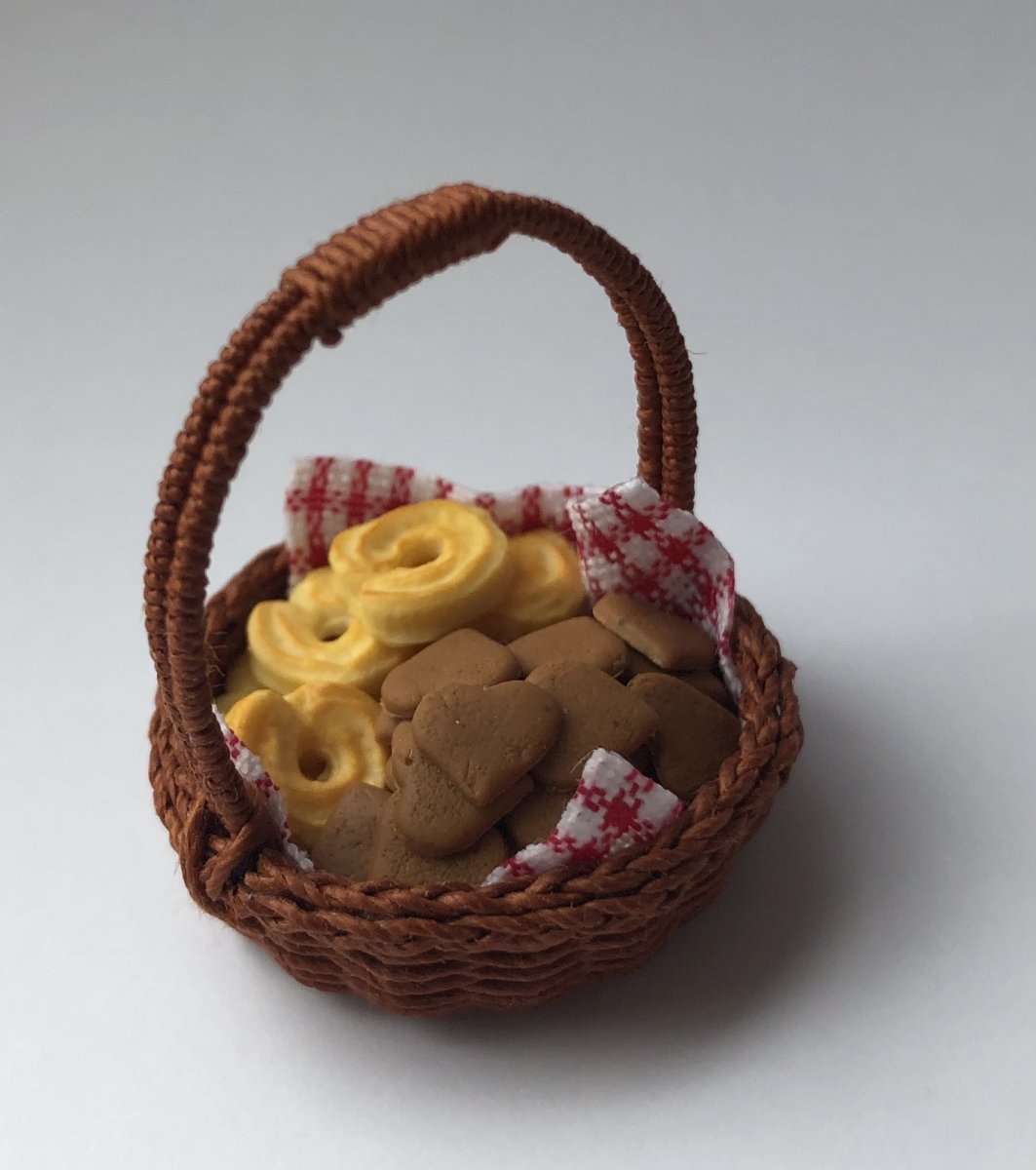 Xmas basket with bisciuts -Charlotte Jagter