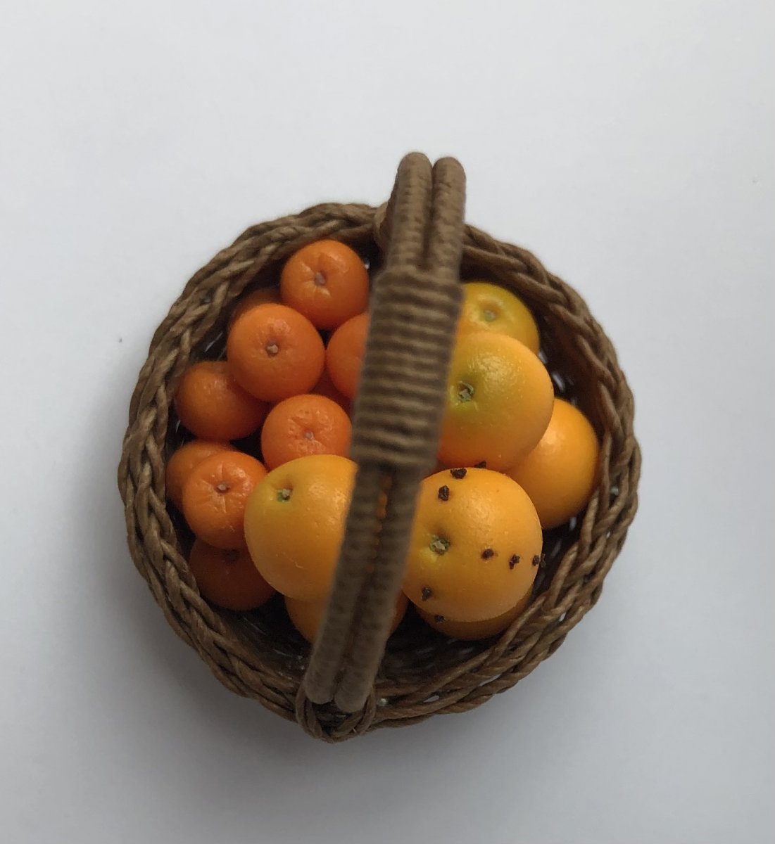Xmas basket with oranges, clementines and oranges with cloves-Charlotte Jagter - 2