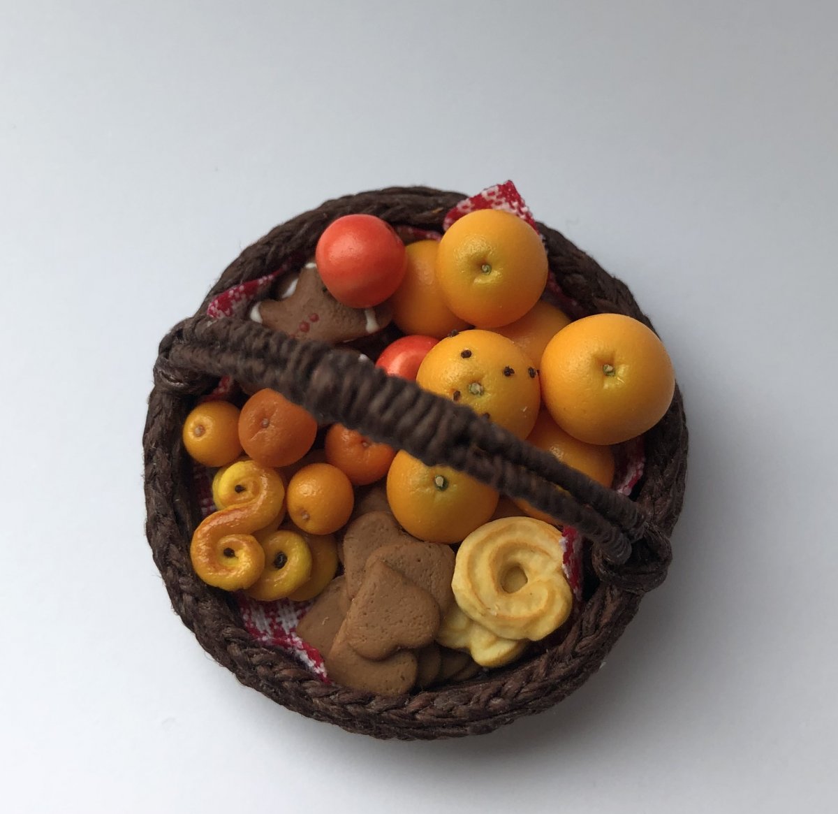 Xmas basket with oranges, clementines and oranges with cloves-Charlotte Jagter - 2