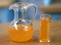 glasses with orangejuice + jar