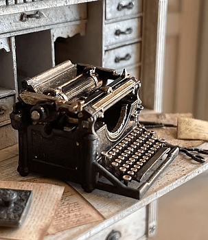 Underwood Typewriter 12th scale Unpainted -  from Alison Davies