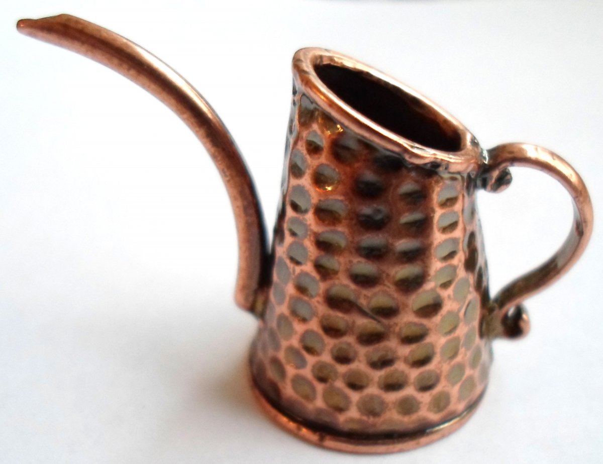 wateringcan, bronze