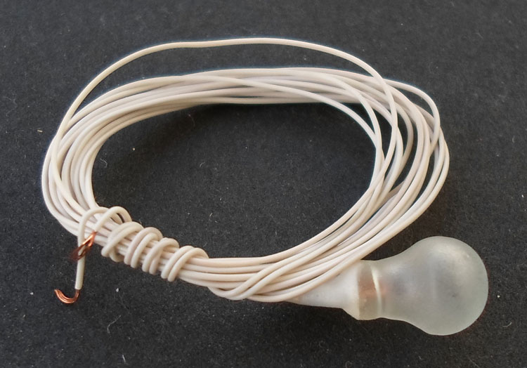 Lampa på sladd rund frostad
