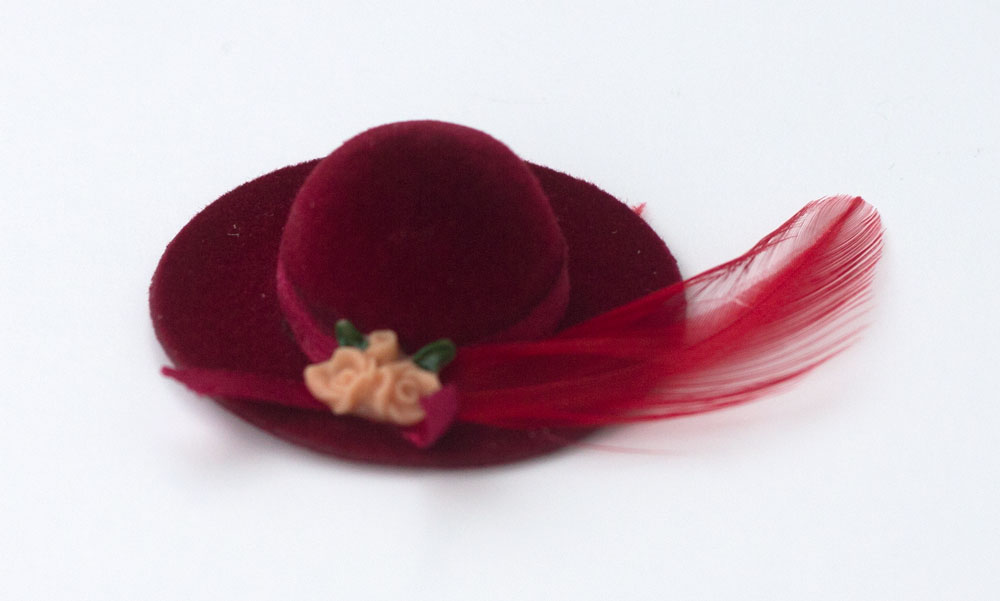 Vinröd hatt