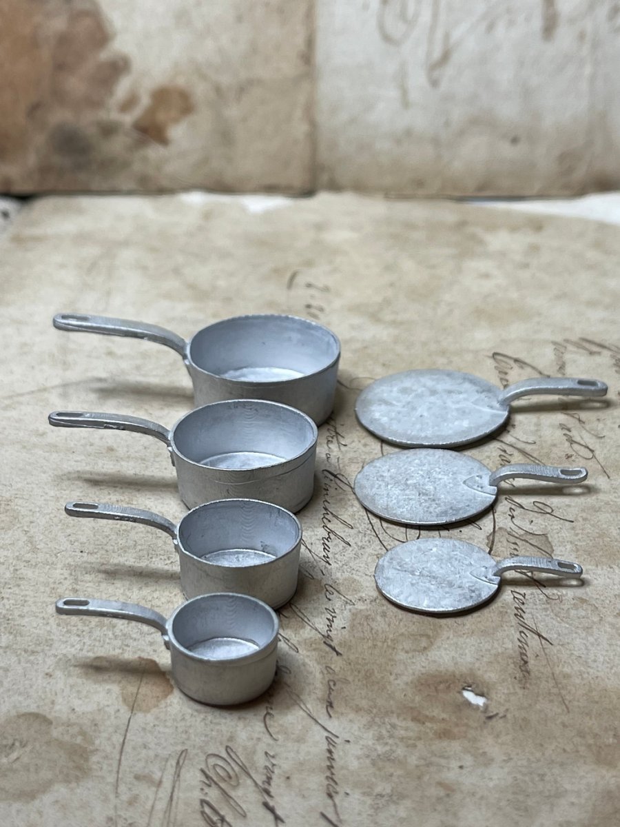 low cooiking pot with lid - Alison Davies - 2