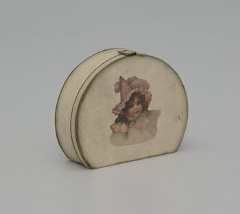 suitcase with girl - kit from Art of Mini