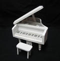 Grand piano - white