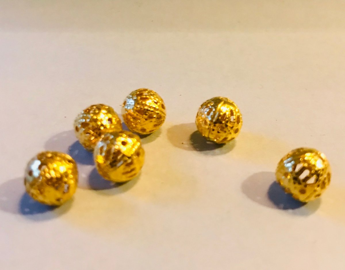 DIY - pearls to make christmas baubles