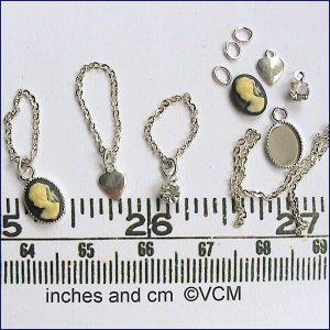Kit för tre halsband i silver - kit från Valerie Claire Miniatures