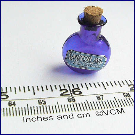 Flaska med castor oil etikett-  kit från Valerie Claire Miniatures