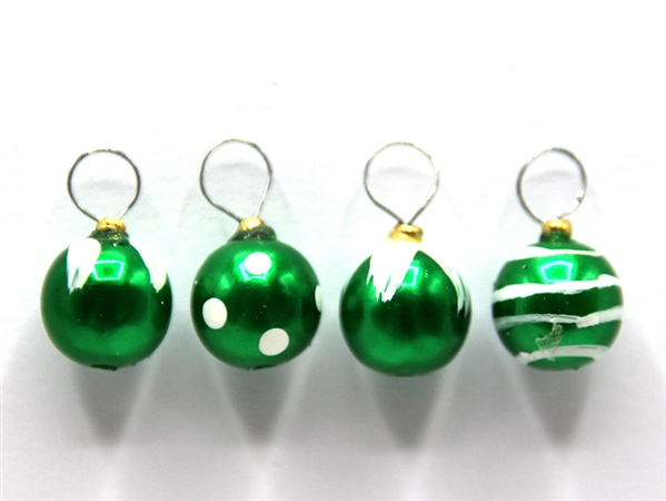 Baubles, to hang in the xmas tree green  4pcs