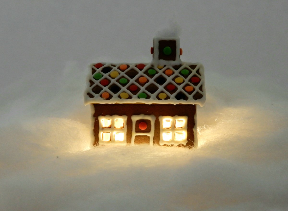 Gingerbread house - handmade by Sofia Zingmark - 2
