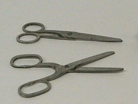 One "working" scissor