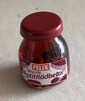 Inlagda rödbetor i glasburk