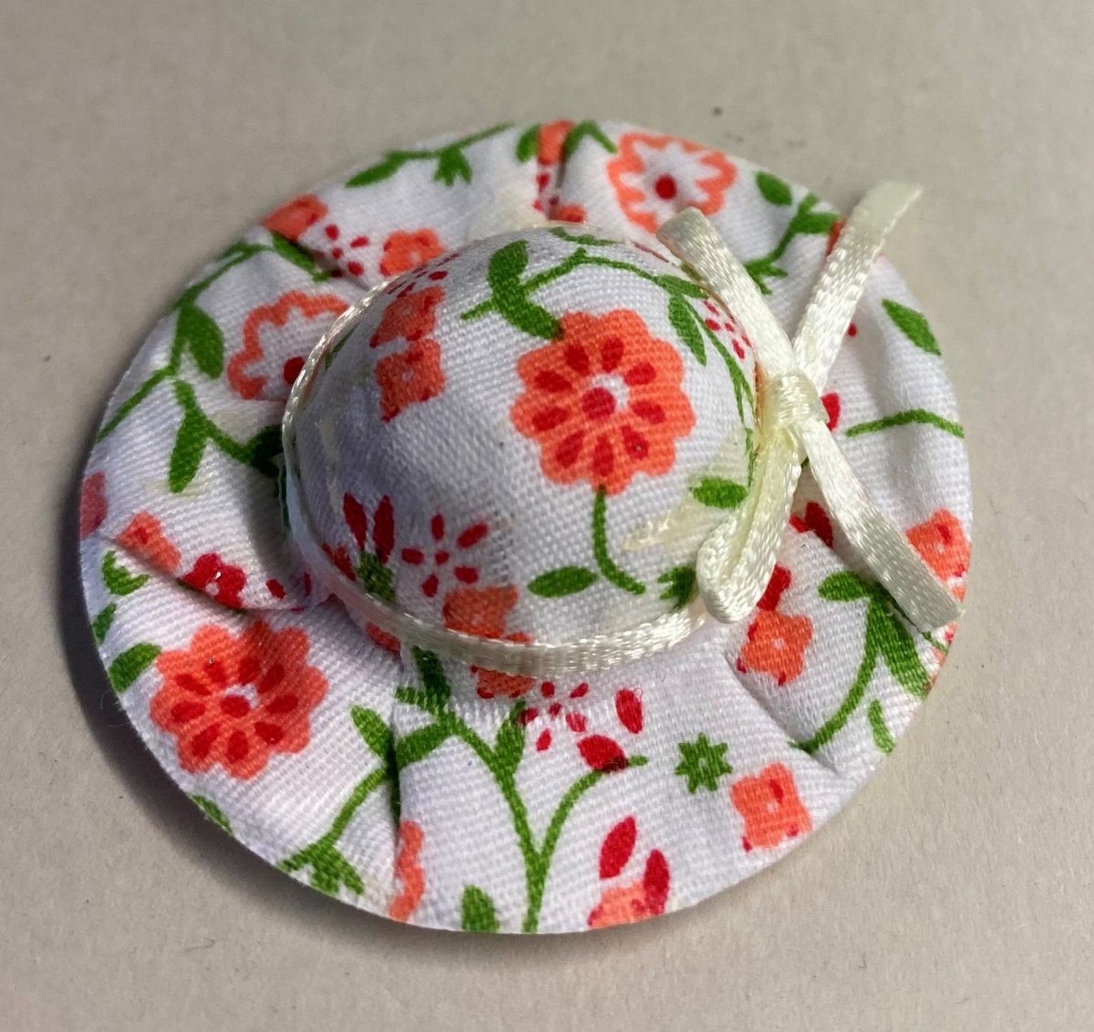 Blommig hatt