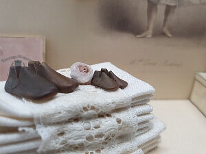 "Vintage wooden" shoe mould 1 - unpainted from Art of Mini