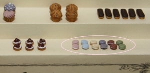 Set of 10 Macarons - from Art of Minis