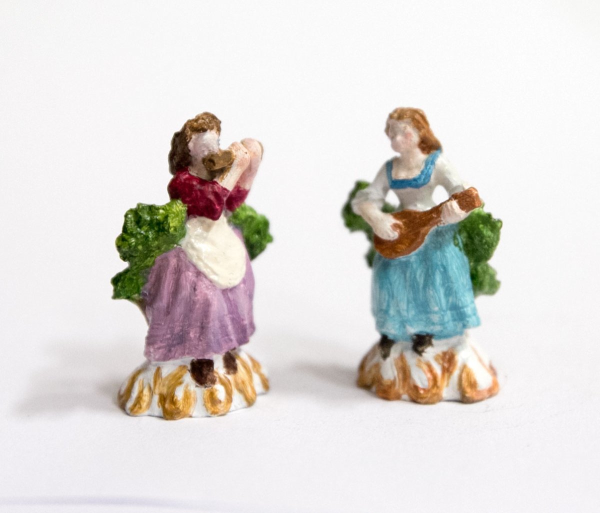 Statue - Lady Musicians -in white metal