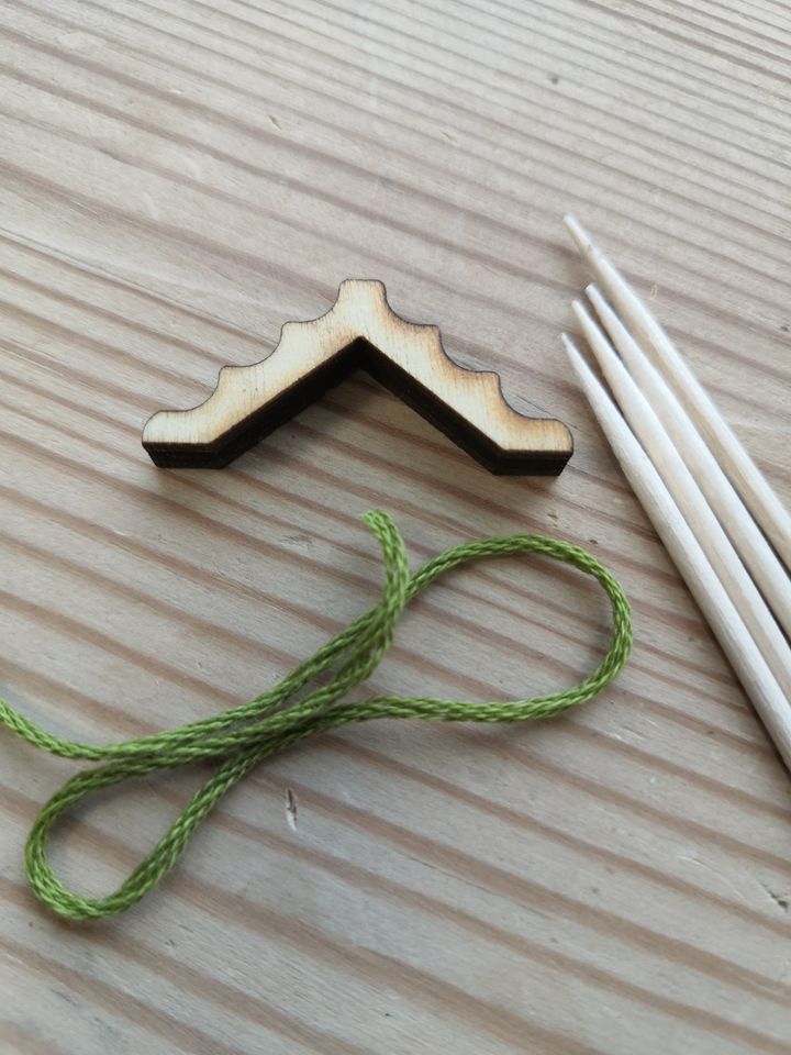 Christmas candlestick - kit from Nukkekoti Väinölä - 2