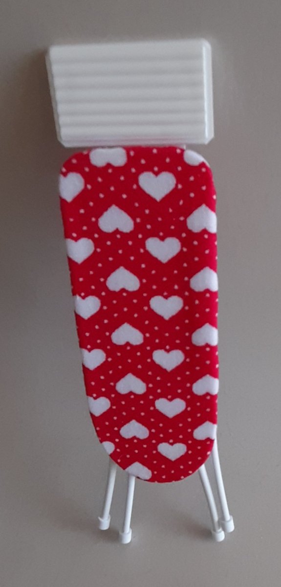 Ironboard, white heart  "leaning"