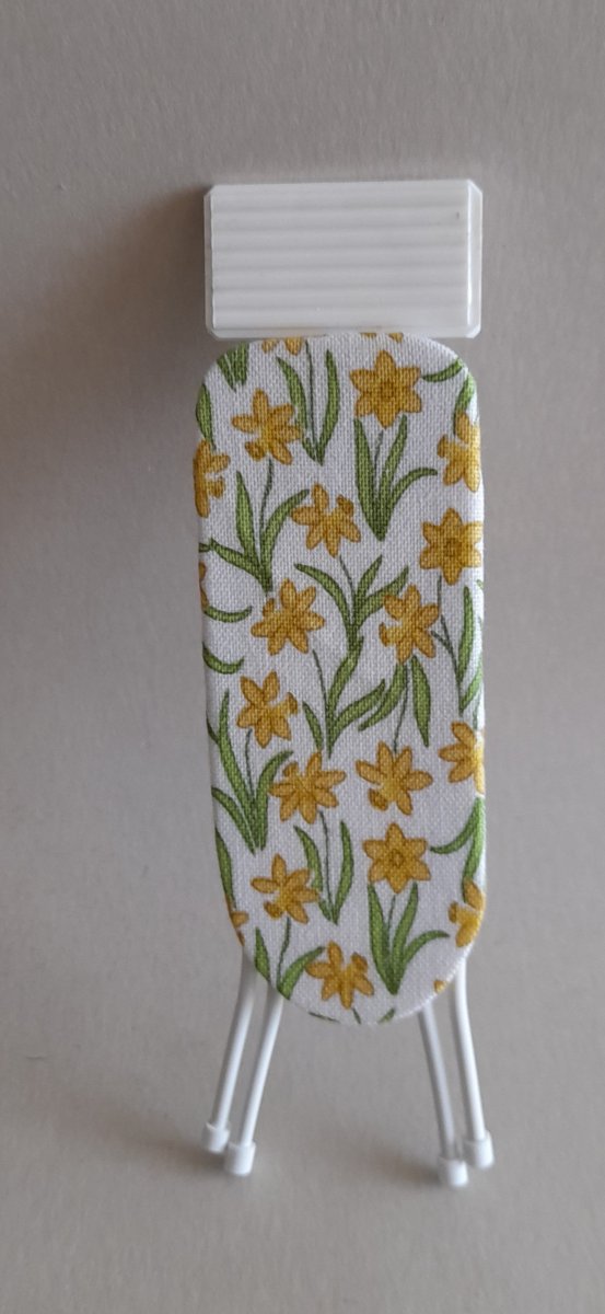 Strykbräda gula blommor lutande