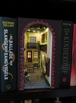Booknook - byggsats från Melissas Miniatyrer