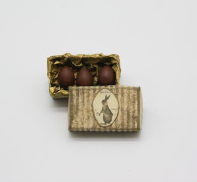 Chokladask med  "chokladägg" -byggsats från Art of Mini