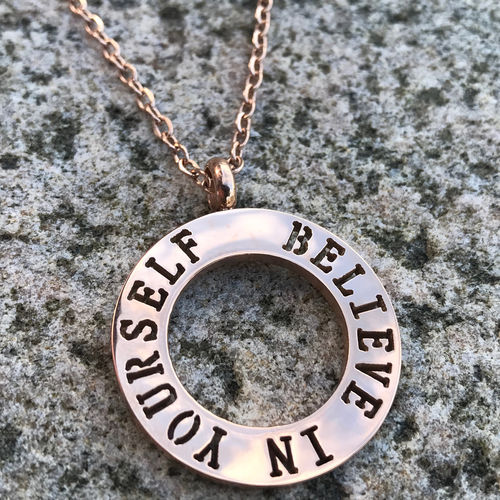 "Believe in yourself" -roseguld