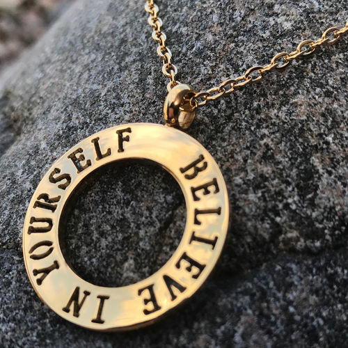 "Believe in yourself" -guld