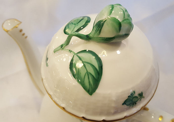Herend coffepot green flower sprig - 3